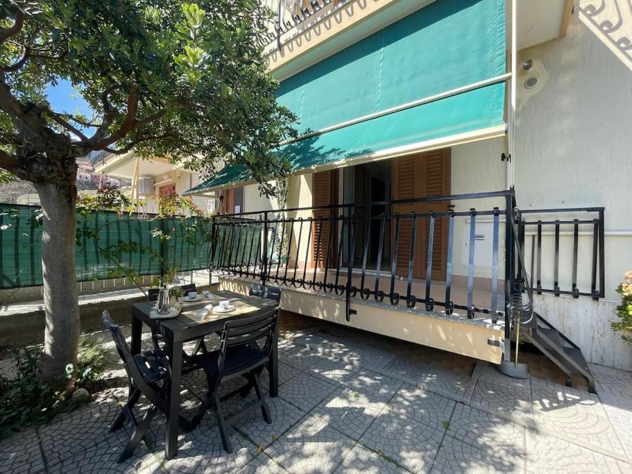 Apartamento Free Parking Casa Con Giardino - Centro Mare A 5 Minuti Pietra Ligure Exterior foto